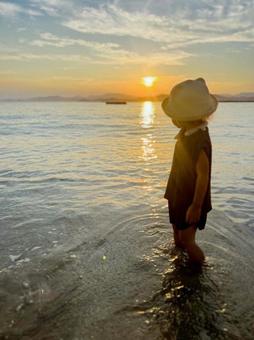 夕陽と子供 夕陽と子供の写真