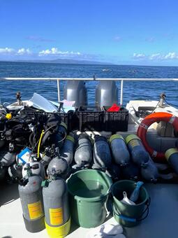 船の後ろのタンクたち　ダイビング用品２ 船,タンク,スキューバダイビングの写真素材