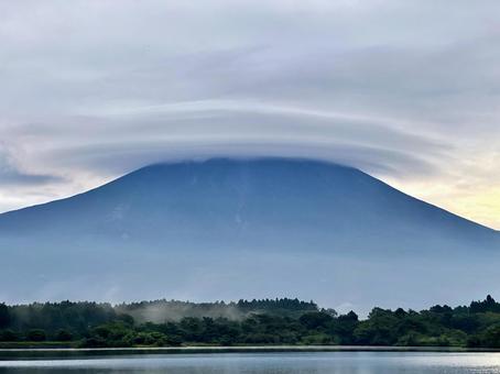富士山と雲 富士山と雲 富士山,笠雲,雲の写真素材