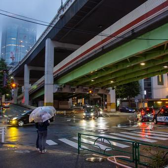 雨の西麻布交差点 雨の西麻布交差点 西麻布,外苑西通り,麻布の写真素材