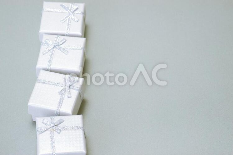 グレー背景の小さなギフトボックス お誕生日,イメージ,ギフトの写真素材