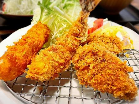 Mixed fried set meal Tonkatsu, wymieszać muchę, kotlet wieprzowy, smażone krewetki, JPG