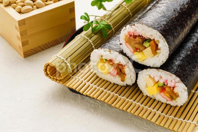 節分 巻き寿司と豆 節分,節句,巻き寿司の写真素材