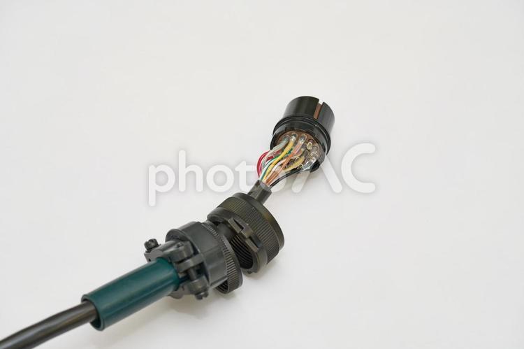 機械に取り付ける電線 機械に取り付ける電線 電線,電線加工,ケーブルハーネスの写真素材