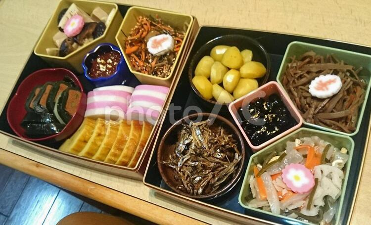 お正月の手作りおせち 母親,手作り,おせち料理の写真素材