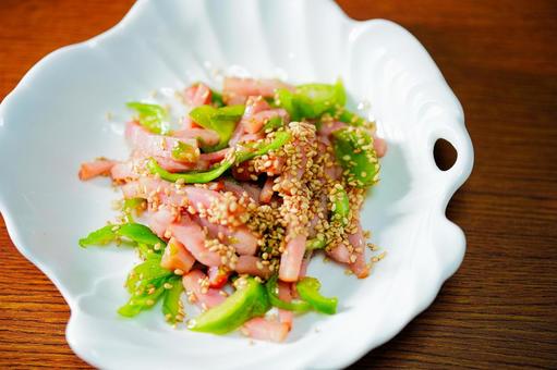 ベーコンとピーマンのゴマ和え 食事,食卓,つまみの写真素材