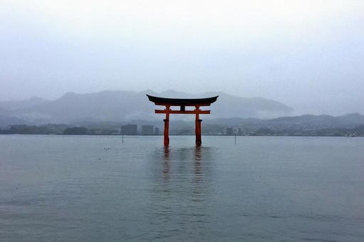 広島・安芸の宮島 厳島神社 鳥居 広島・安芸の宮島 厳島神社 鳥居 宮島,厳島神社,絶景の写真素材