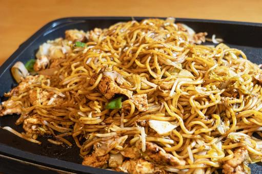 焼きそば 焼きそば 焼きそば,ソース焼きそば,ホットプレートの写真素材