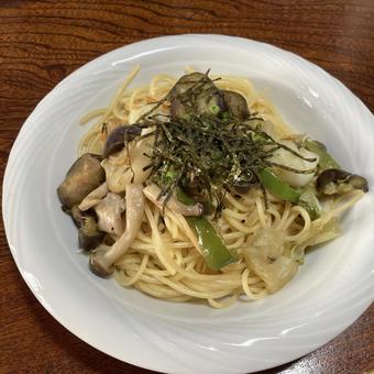 柚子胡椒パスタ〜きのこと刻み海苔 柚子胡椒パスタ〜きのこと刻み海苔 パスタ,きのこ,柚子胡椒の写真素材