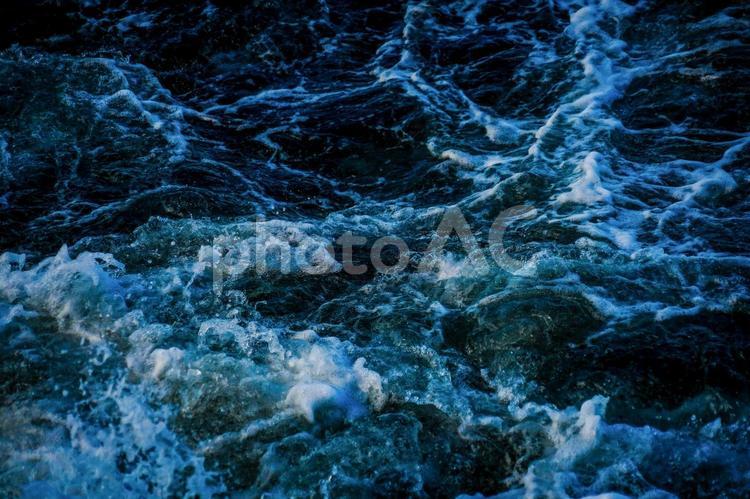 波しぶきの水流 海,波,しぶきの写真素材