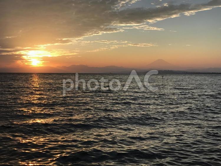 夕日と富士山と湘南海岸 湘南,湘南海岸,江ノ島の写真素材