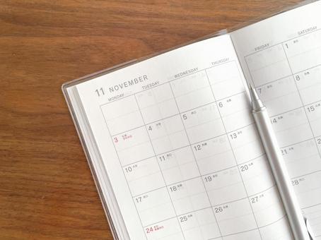 11月の手帳で予定を管理するイメージ 11月の手帳で予定を管理するイメージ スケジュール帳,手帳,11月の写真素材