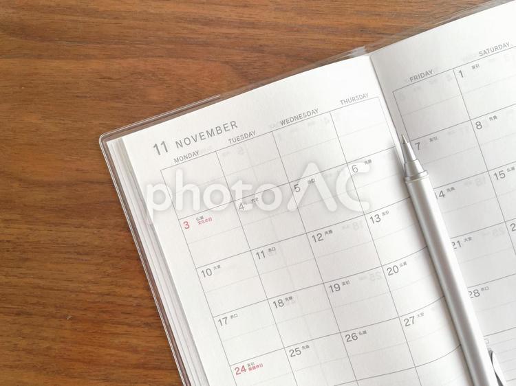 11月の手帳で予定を管理するイメージ スケジュール帳,手帳,11月の写真素材