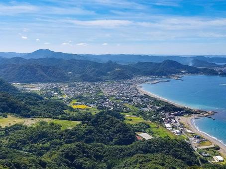 鋸山山頂駅展望台から南方の海岸線の眺望 鋸山山頂駅展望台から南方の海岸線の眺望の写真