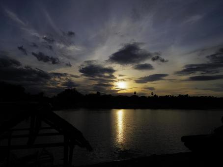 夕焼け カンボジア,夕焼け,空の写真素材