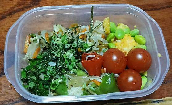 焼きそば弁当 豚肉,野菜,焼きそばの写真素材