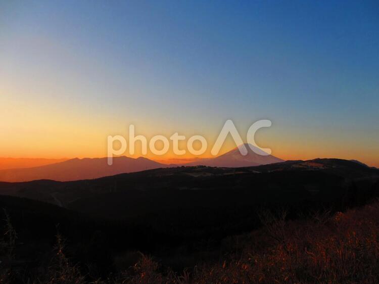夕暮れ時の富士山 富士山,愛鷹山,夕暮れの写真素材