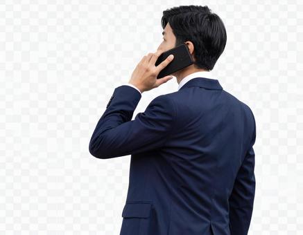 スマートフォンで通話する男性の透過画像 スマートフォンで通話する男性の透過画像の写真