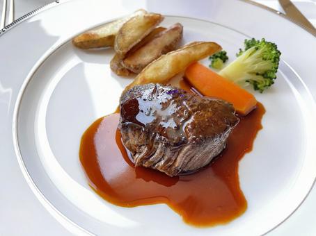 ステーキ ステーキ ステーキ,牛肉,ソースの写真素材