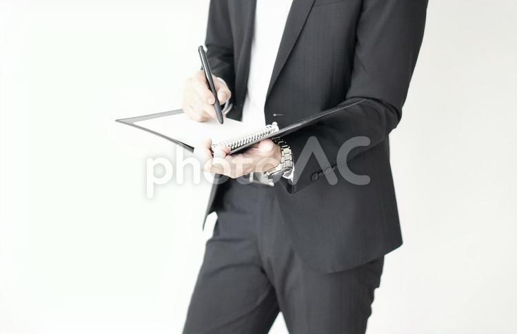 ビジネス　手帳に書き込む男性イメージ 手帳,ビジネスマン,打ち合わせの写真素材