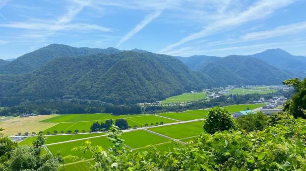 夏の田園風景(石川・白山市@鳥越城址) 夏の田園風景(石川・白山市@鳥越城址) 田舎,田んぼ,田園の写真素材