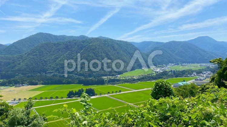 夏の田園風景（石川・白山市@鳥越城址） 田舎,田んぼ,田園の写真素材