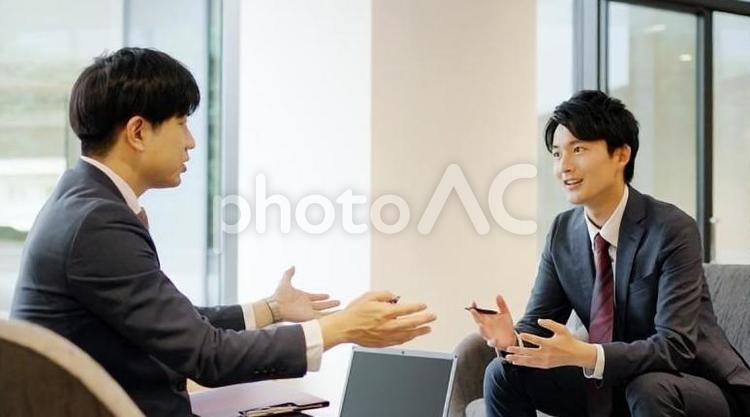 打ち合わせをするビジネスパーソン 打ち合わせ,アドバイス,助言の写真素材