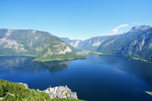 ハルシュタットスカイウォークから望む絶景 ハルシュタットスカイウォークから望む絶景 ハルシュタット,オーストリア,世界遺産の写真素材