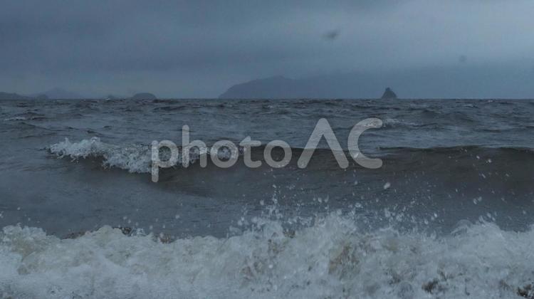 嵐の予感！珍しく荒波の瀬戸内海 強風,暴風,災害の写真素材