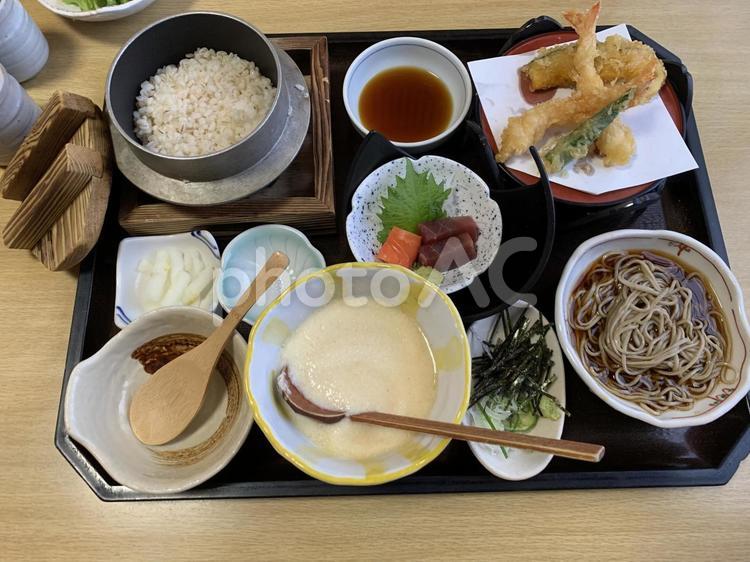とろろ天ぷら和食御膳 とろろ,天ぷら,蕎麦の写真素材