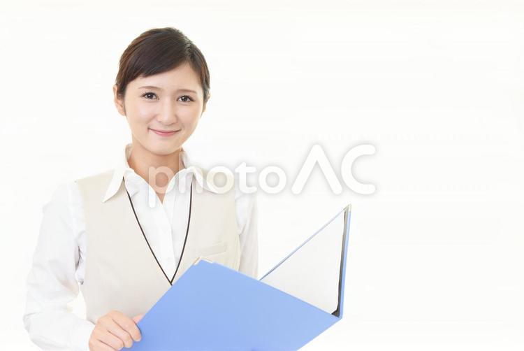 書類を確認するビジネスウーマン 女性,ビジネスウーマン,女の写真素材