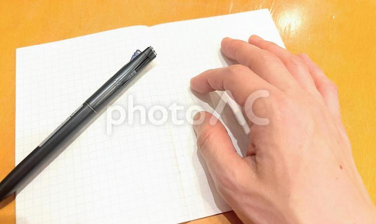 手とノートとペン 右手,手,ペンの写真素材