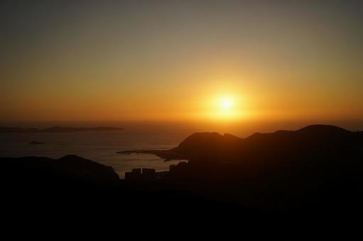 夕焼けと長崎の海の水平線2 夕焼けと長崎の海の水平線2の写真