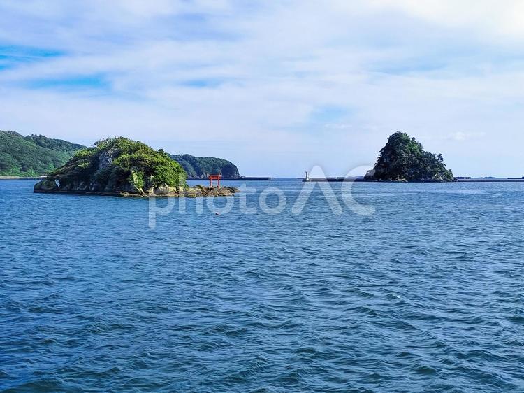 まどが浜海遊公園から眺める下田港の海 まどが浜海遊公園,下田港,祀島神の写真素材