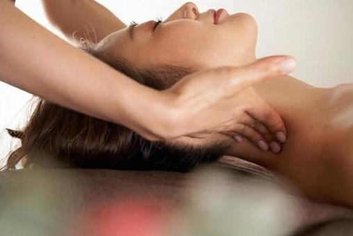 Japanese woman receiving a nape massage at an esthetic salon, beauty salon, massage, first, JPG