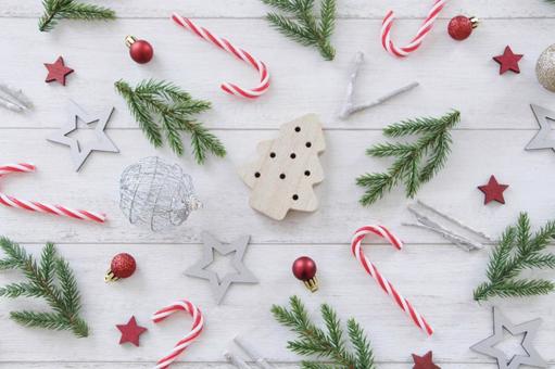クリスマス小物とツリー クリスマス小物とツリー クリスマス,オーナメント,ツリーの写真素材