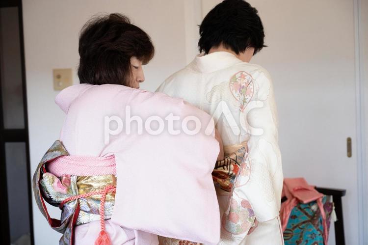 着物の着付け(その３４) 着物,着付け,和服の写真素材