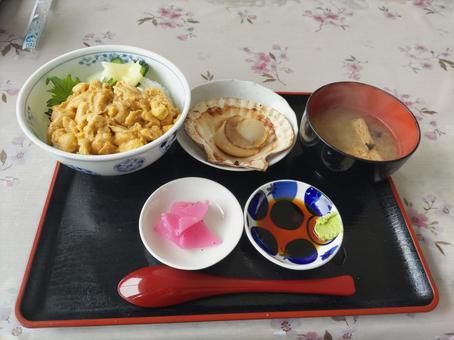 ウニ丼 ホタテ 和食 ウニ丼 ホタテ 和食の写真