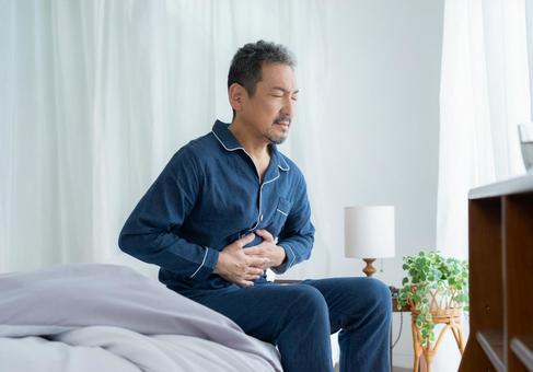 朝起きたら体調の悪いミドルの男性 朝起きたら体調の悪いミドルの男性の写真