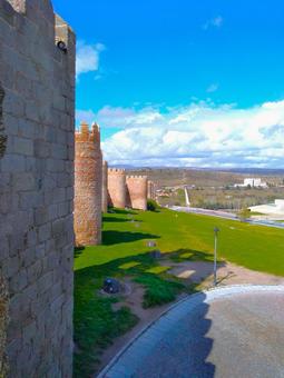 カルメン門から望む城壁 カルメン門から望む城壁 アビラ,カルメン門,城壁の写真素材
