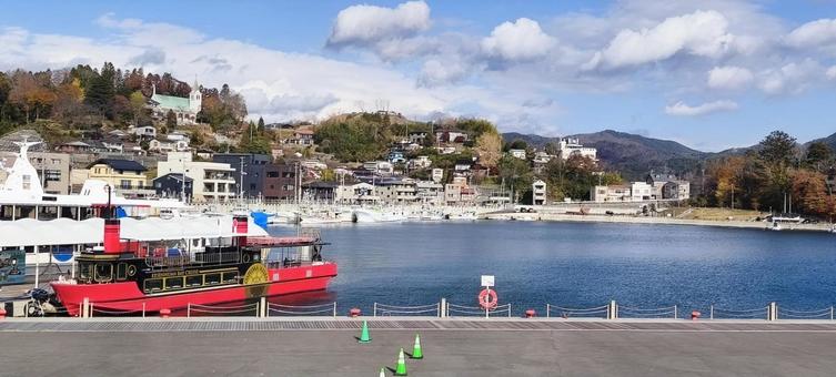 気仙沼湾クルーズ船 クルーズ船,赤,海の写真素材