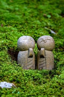 詩仙堂のお地蔵さん 詩仙堂のお地蔵さん 地蔵,苔,緑の写真素材
