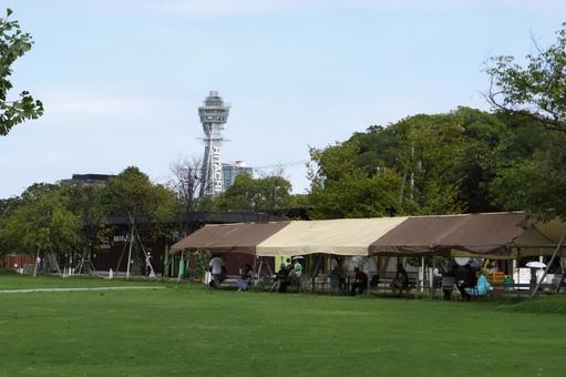 天王寺公園のてんしばと通天閣 大阪 天王寺公園のてんしばと通天閣 大阪の写真