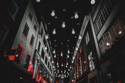 電球が輝く商業通り（ロンドン） イギリス,ロンドン,通りの写真素材
