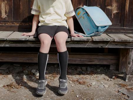 家を飛び出した子供 家を飛び出した子供 家庭,家出,仲間外れの写真素材