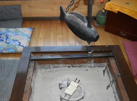 昔懐かしい囲炉裏でお餅を焼く 昔懐かしい囲炉裏でお餅を焼くの写真