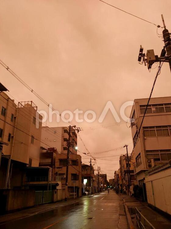 夕暮れ 夕焼け,都市,光の写真素材