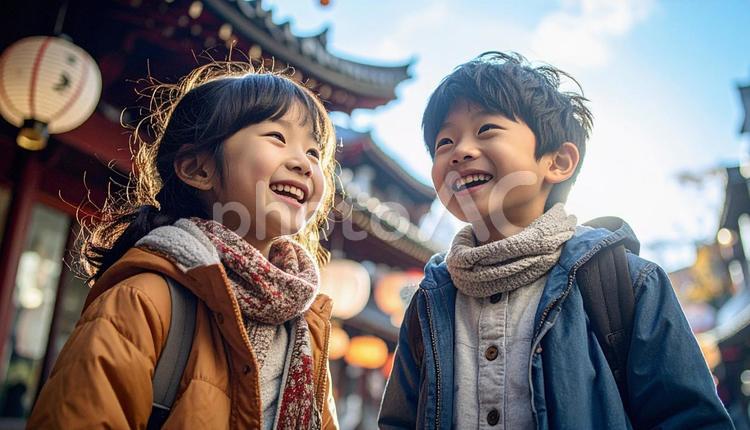 おしゃべりする男の子と女の子 小学生,友達,仲良しの写真素材