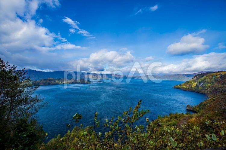 青森県　十和田湖の風景 十和田湖,青森県,湖の写真素材
