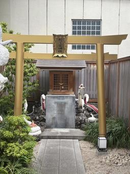 蛇窪龍神社、光を放つ社 蛇窪神社,蛇窪龍神社,神社の写真素材